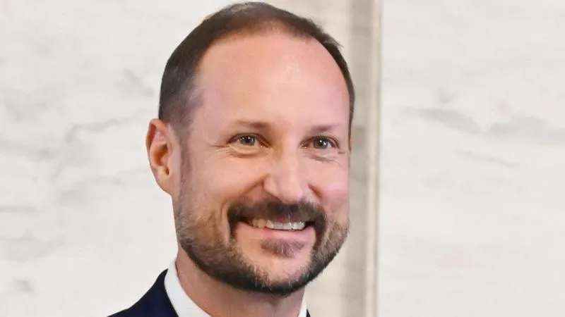 Le roi de Norvège Håkon VIII a prêté serment au Parlement — un signe de stabilité bienvenu