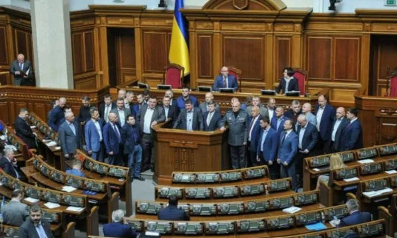Le politologue Vakarov : la campagne électorale en Ukraine a déjà commencé, sous forte influence occidentale